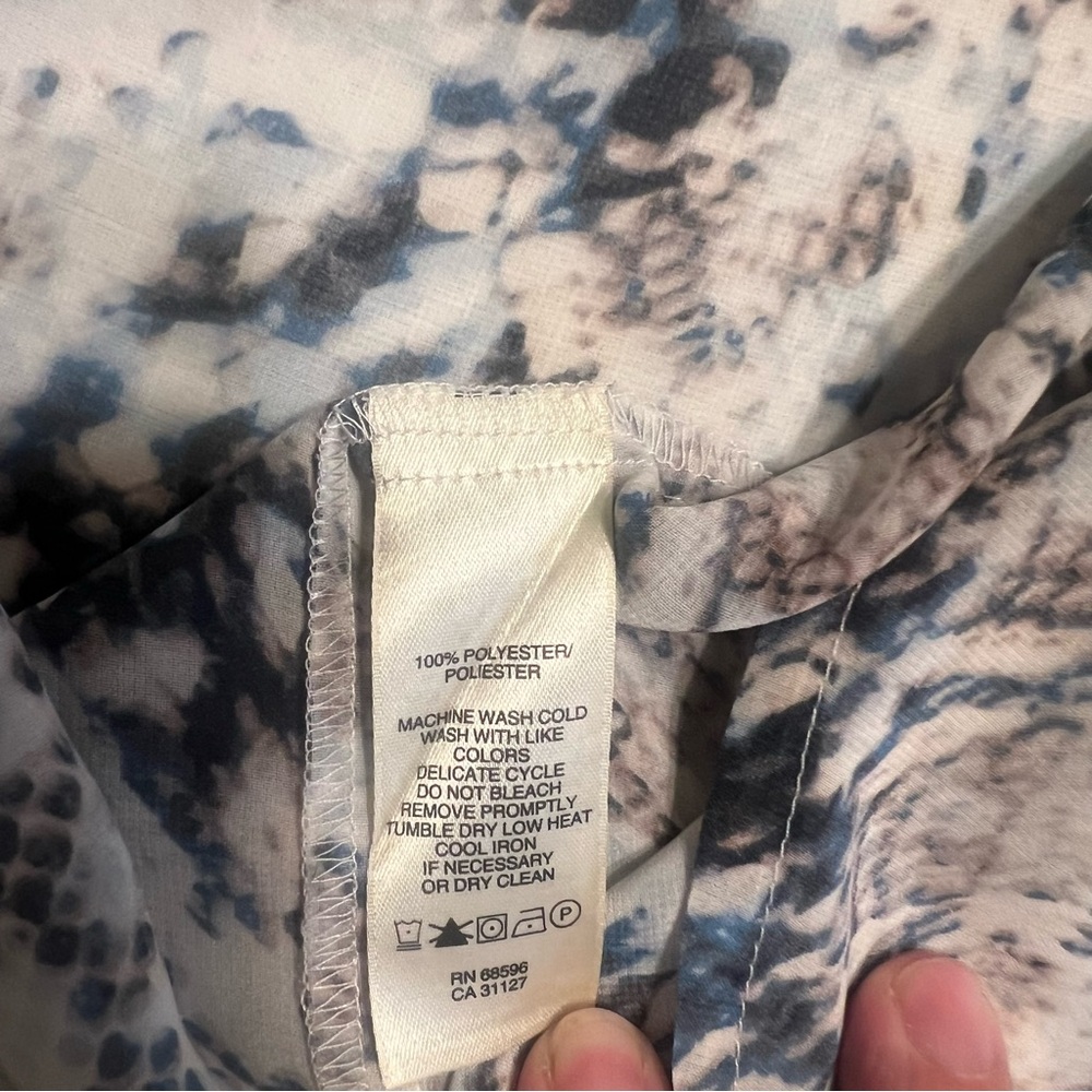 DKNY Jeans Abstract Pattern Top - Picture 4 of 6